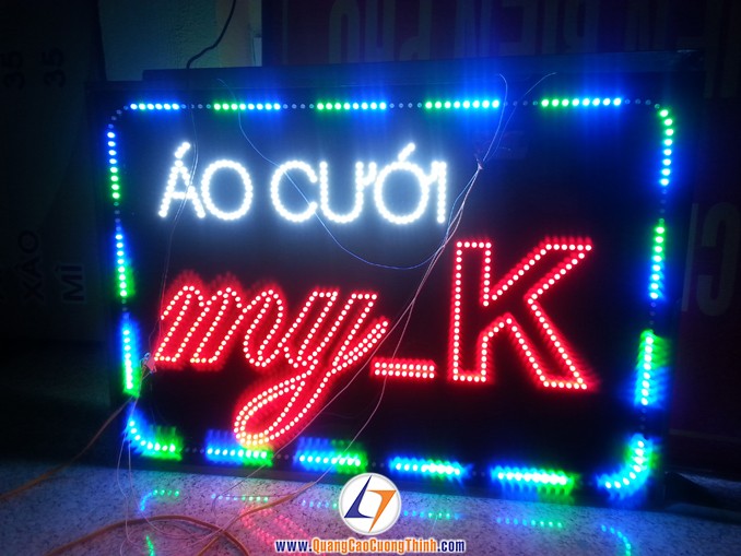 Quảng cáo bảng hiệu hộp đèn LED